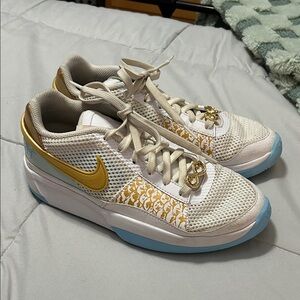 Nike Kaari basketball shoes, youth size 6, excellent condition